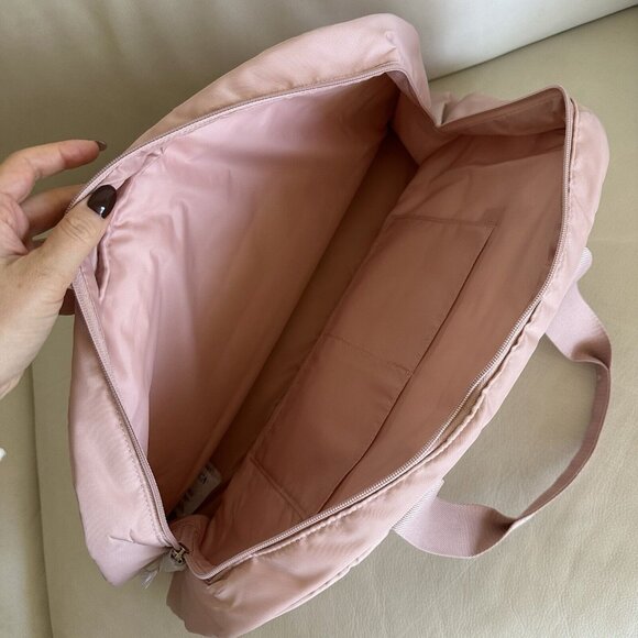 Victoria's Secret Quilted Duffle Bag Pink Zinc Weekender Gold Logo Zipper Pocket - Picture 5 of 7